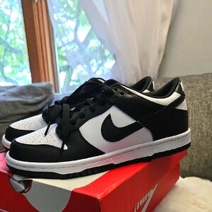 Nike Classic Black and White Low-Tops